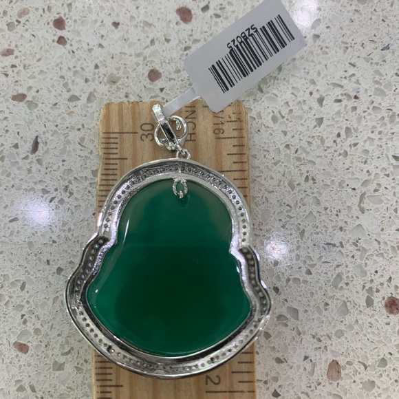 Green jade Buddha - Picture 2 of 3